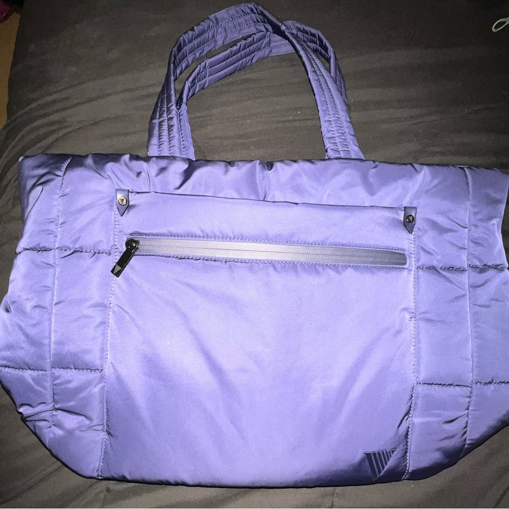 Victoria's Secret SIGNATURE- THE LIVE ON POINT BLUE NYLON PUFFER TOTE BAG New